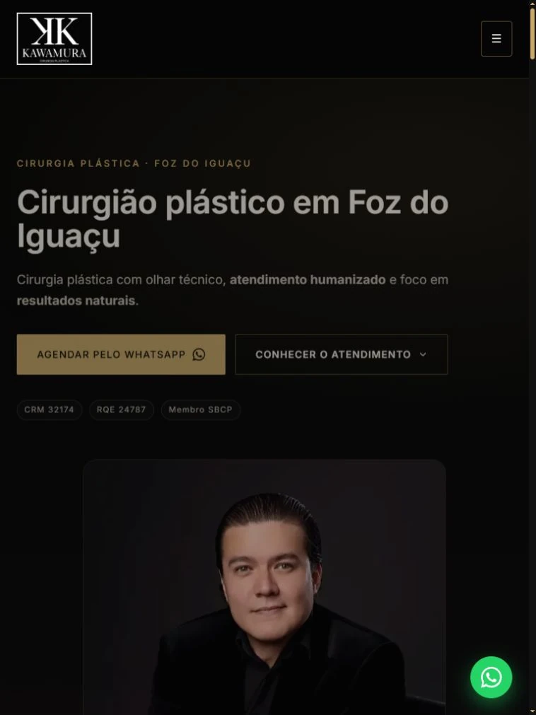 Abertura do site no tablet, com texto e botões acima do retrato.