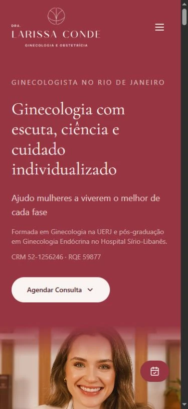 Abertura móvel com logo, menu recolhido, texto e CTA em bloco vinho, seguido do início do retrato.