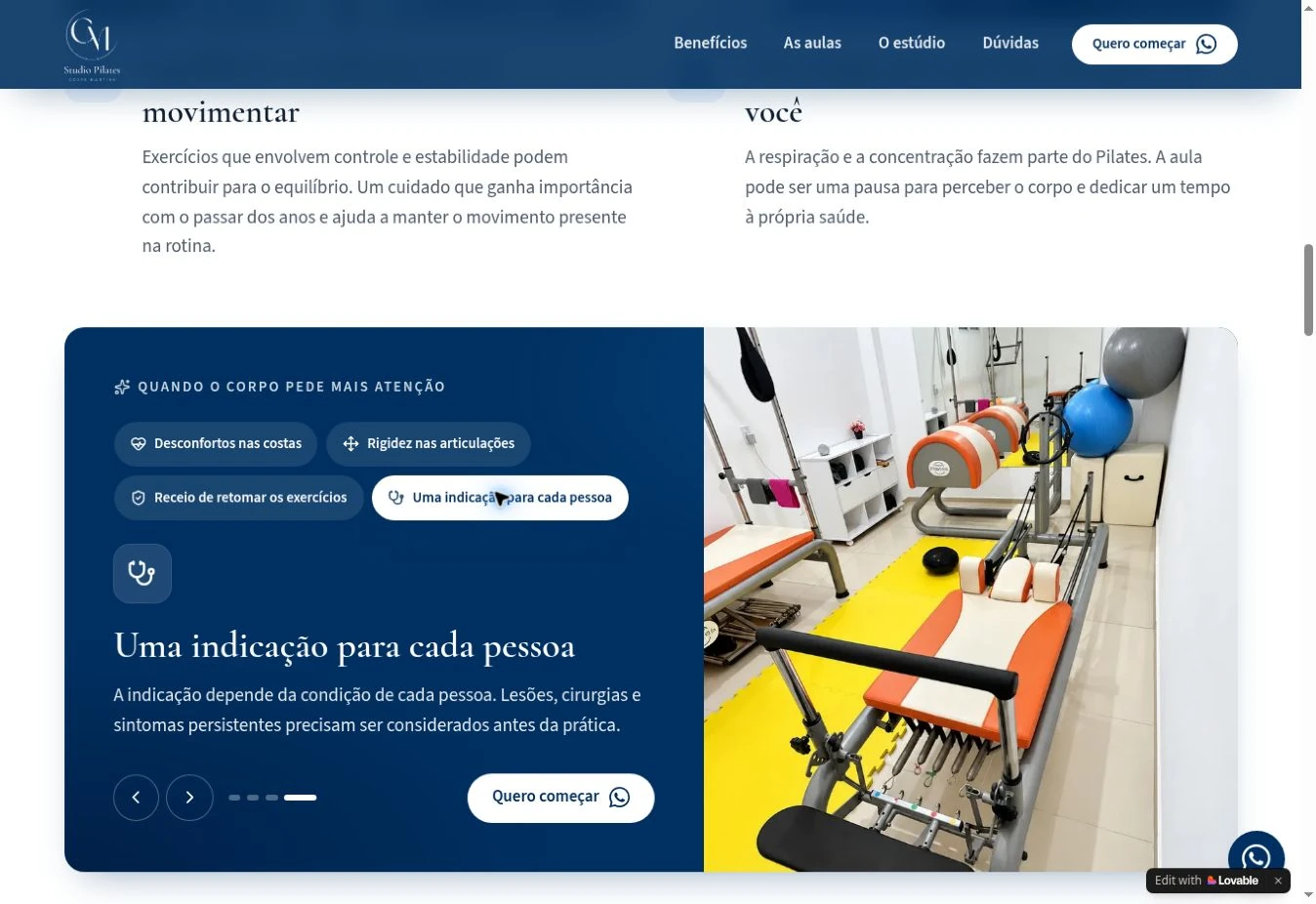 Blue panel with four options, Uma indicação para cada pessoa selected, explanatory text, arrows, a CTA, and a studio photo.